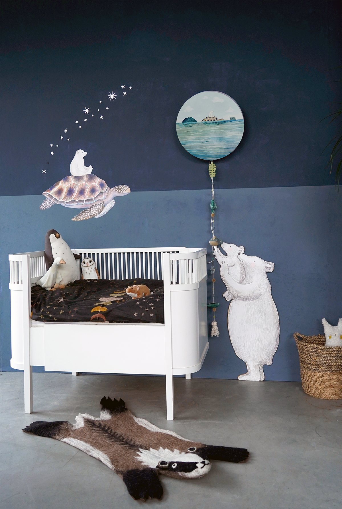 Schildpad Droom kinderkamer sfeerfoto met IJsbeer muursticker en Schildpad wandlamp van Hartendief