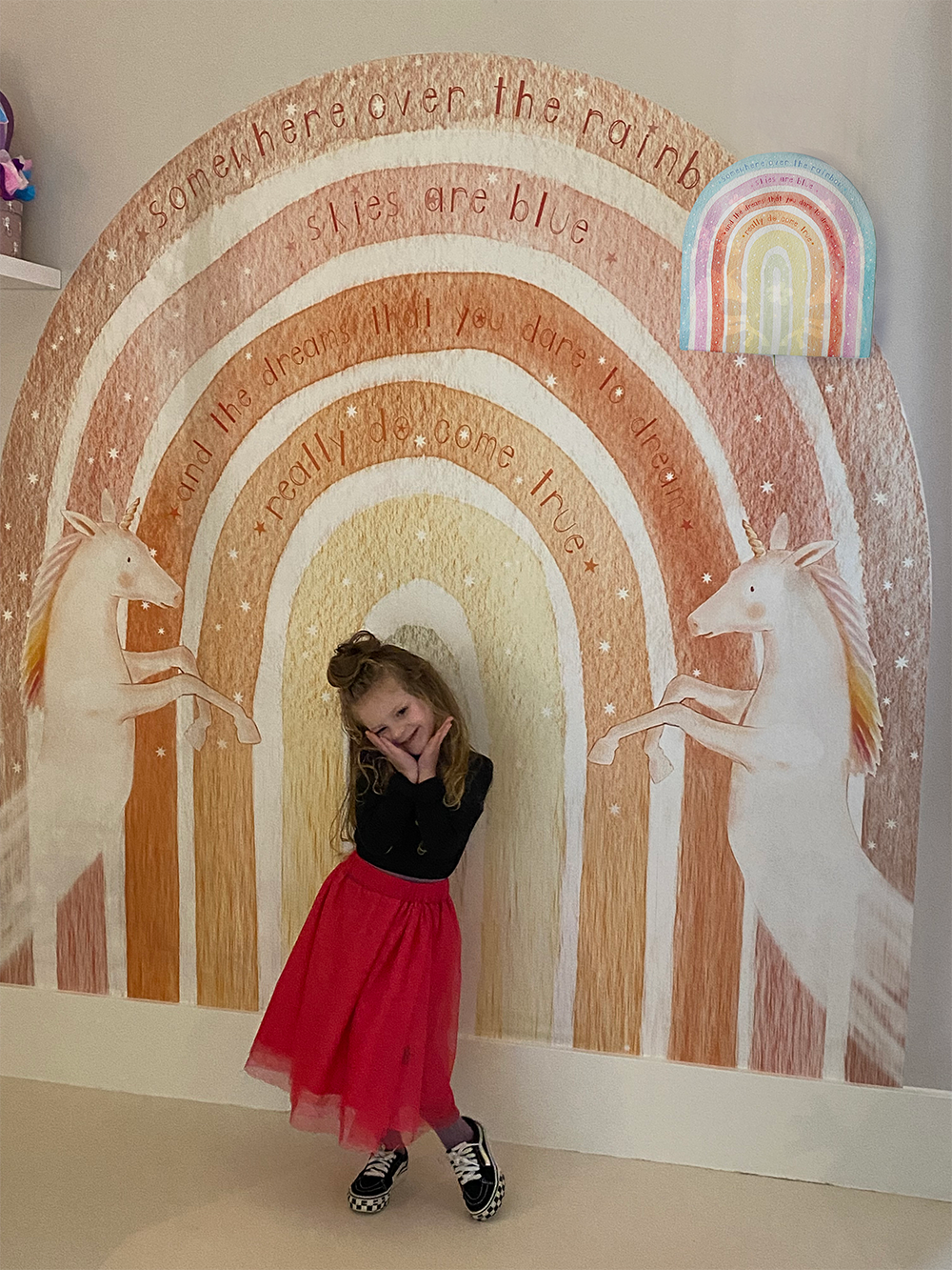 Rainbow wall lamp by Hartendief in a nursery with the Over the Rainbow wallpaper – a complete rainbow room with unicorns