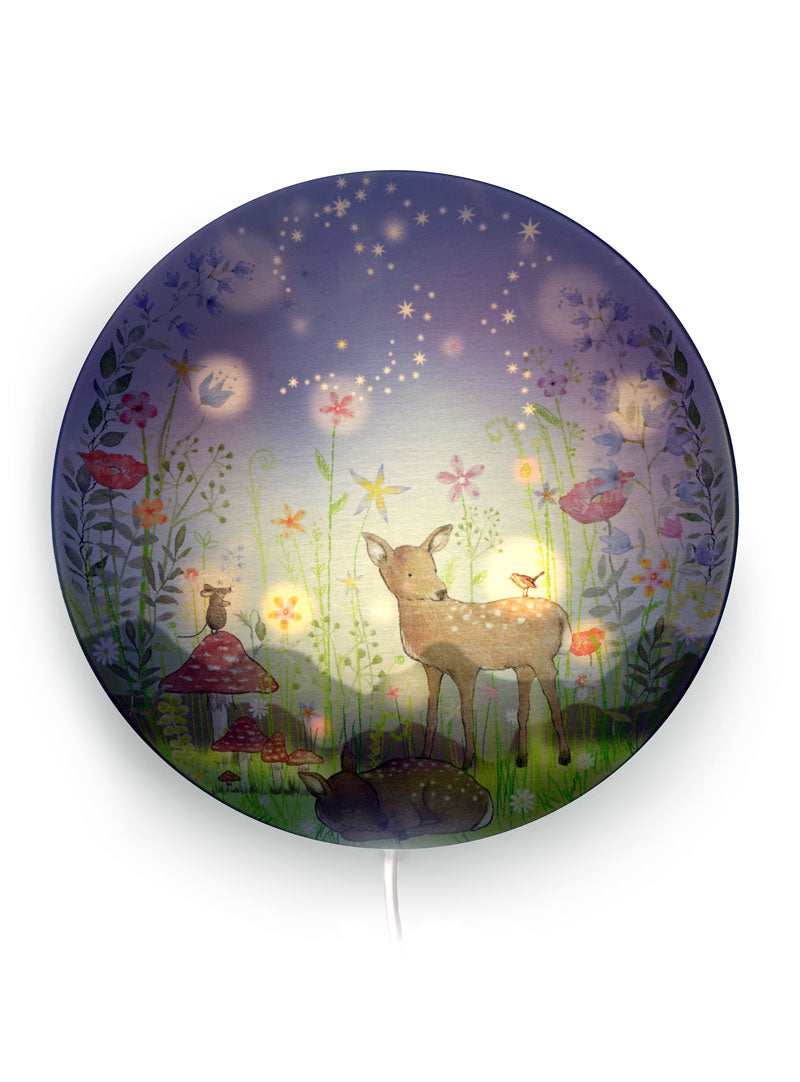 Sprookjestuin wandlamp van Hartendief aan – vuurvliegjes dansen onder de sterrenhemel, magische nachtlamp kinderkamer